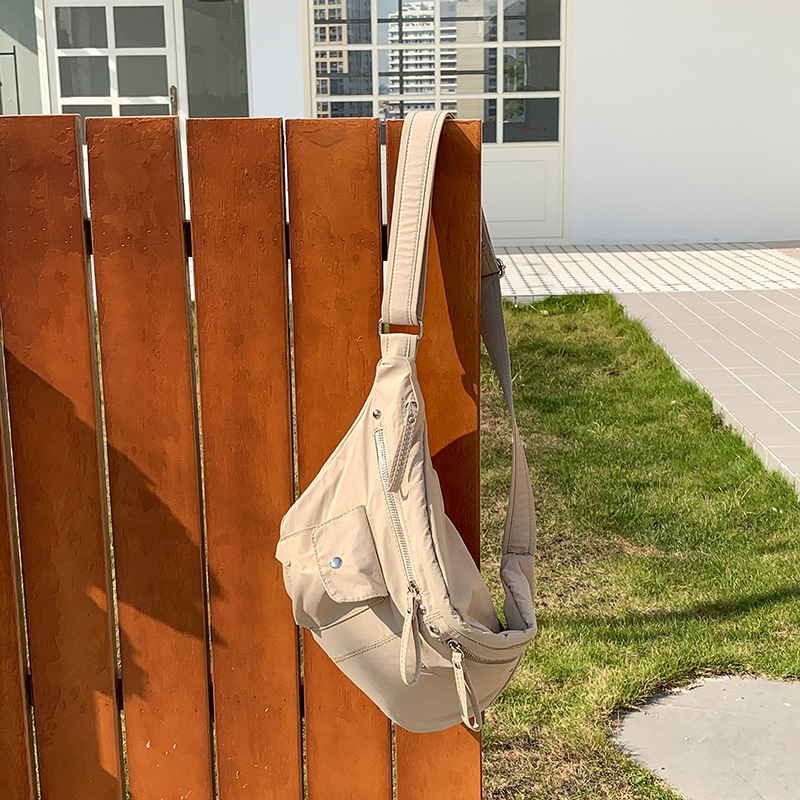 Najlonska crossbody torbica, Dumpling Bag stil, oblik dumpling, zatvaranje na zip, unutarnja džep s zipom