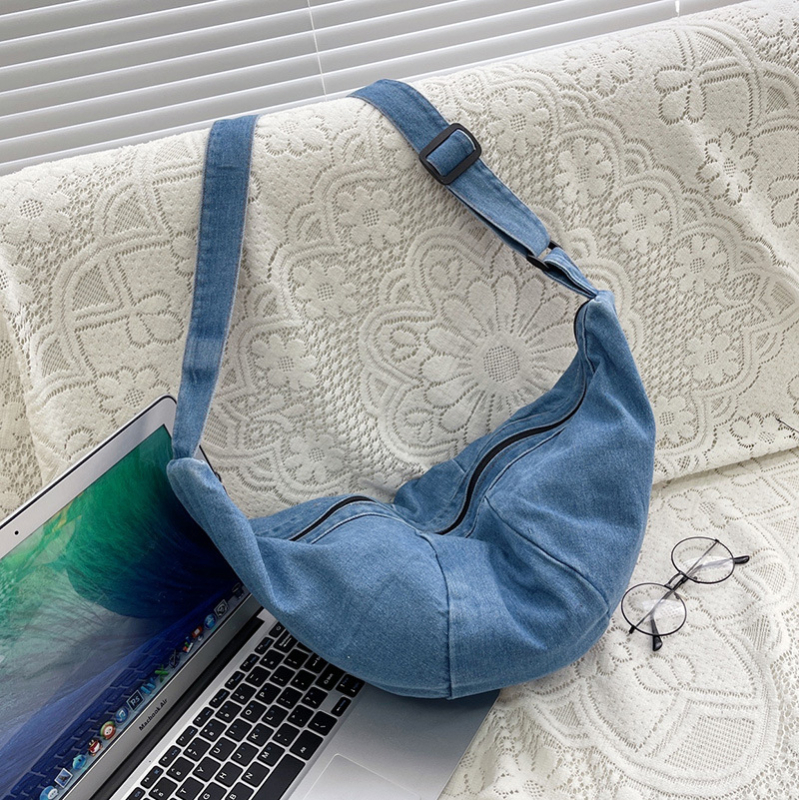 Denim Dumpling táska, keresztpántos, cipzárral záródó, bélés nélkül, nyitott külső zseb