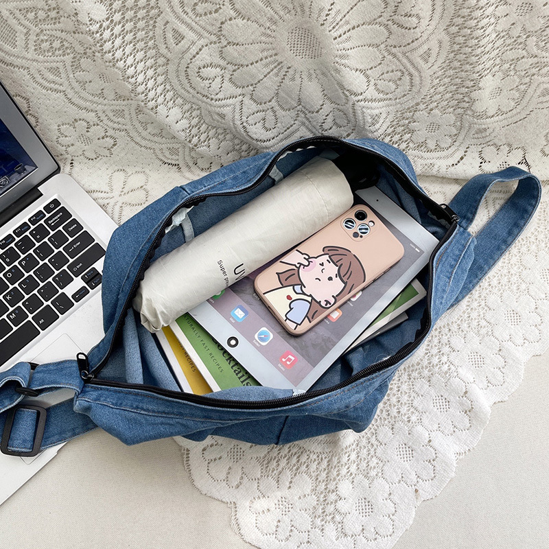 Denim Dumpling táska, keresztpántos, cipzárral záródó, bélés nélkül, nyitott külső zseb