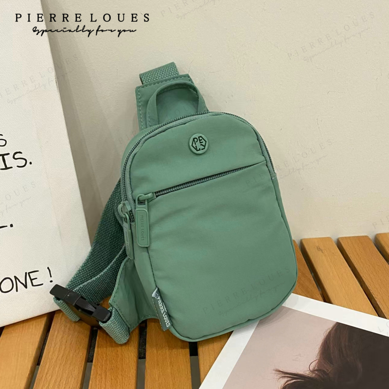 Torba za prsa s nišnim dizajnom od najlona, podstava od poliestera, zatvarač, trodimenzionalni vanjski oblik, unutarnji džepovi za telefon, dokumente i kameru