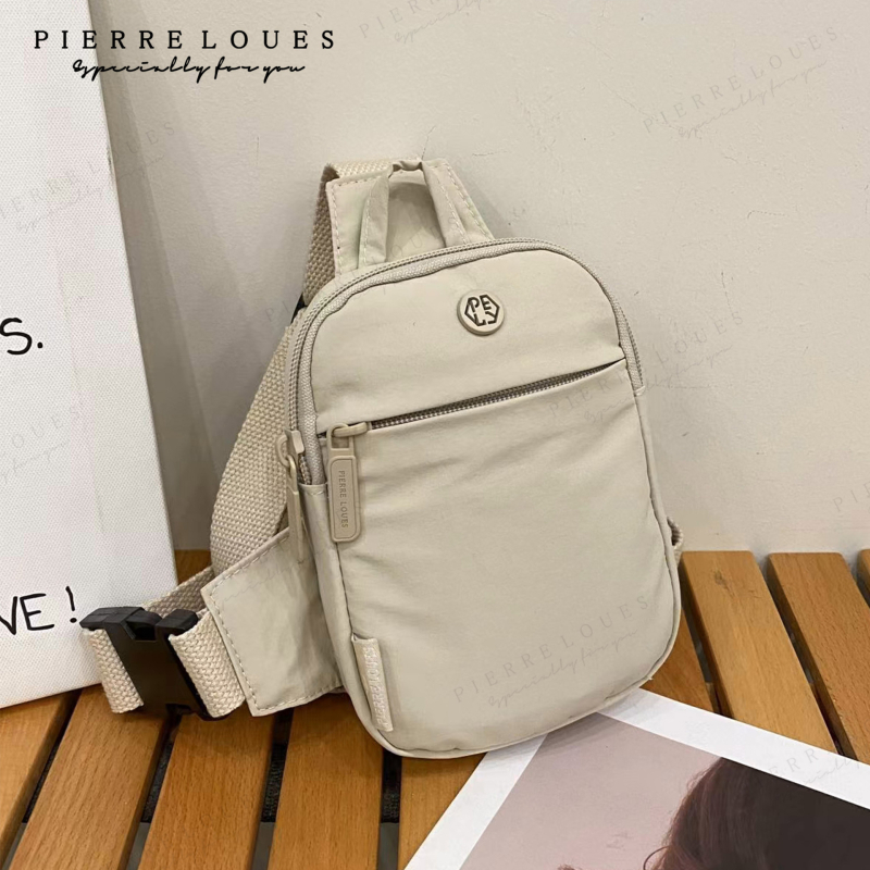 Torba za prsa s nišnim dizajnom od najlona, podstava od poliestera, zatvarač, trodimenzionalni vanjski oblik, unutarnji džepovi za telefon, dokumente i kameru