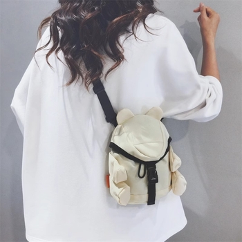 Nylonból készült keresztpántos kosár alakú táska – húzózsinórral záródó, egy vállpánttal, mindennapi használatra