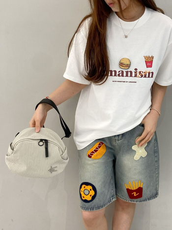 Ženska crossbody torbica – urbani minimalistički stil; PU materijal; zatvaranje na zip; podstava od poliestera; unutarnja pretinica sa zatvaračem