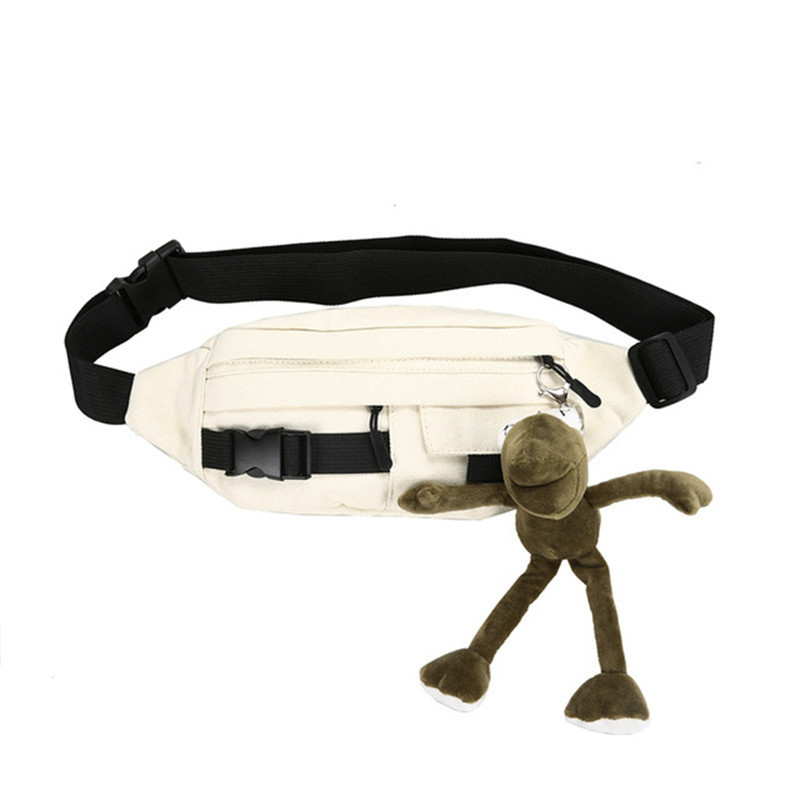 Vászon keresztpántos oldaltáska, kis négyzet alakú, cipzáras nyitás, belső cipzáras zseb, városi stílus