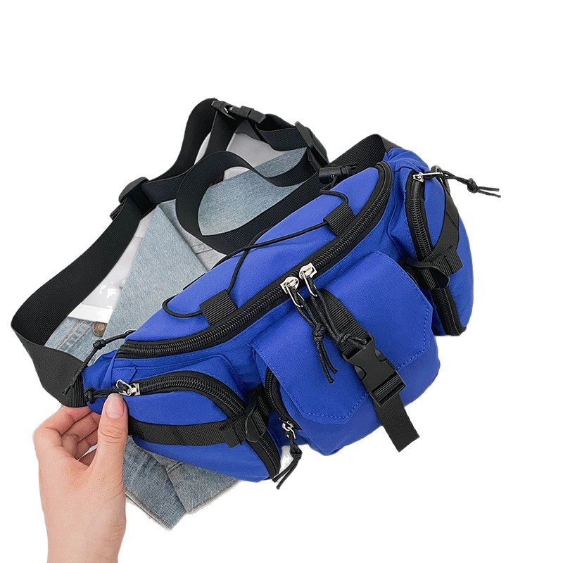 Nylonból készült crossbody táska, telefontartó zsebbel, cipzáras nyitás és egyetlen vállpánttal