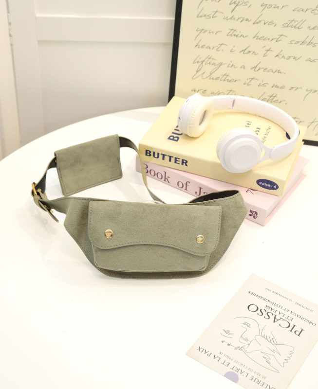 Velurova torba za pojas s poklopcem, mini crossbody torba s pretincom za telefon