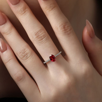 925-ös ezüst gyűrű laborban nevelt rubinnal, 1 karat, tojás alakú, háromféle viselet