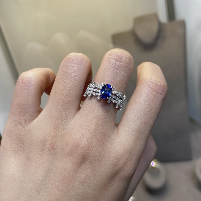 925-ös ezüst gyűrű laborban nevelt rubinnal, 1 karat, tojás alakú, háromféle viselet