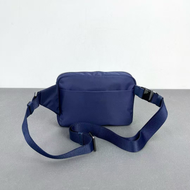 Voyageur Ženska Messenger torba – gradska jednostavnost, najlon, zatvaranje zipom, poliester podstava, unutarnji džepovi: džep na zip, džep za mobitel, džep za dokumente