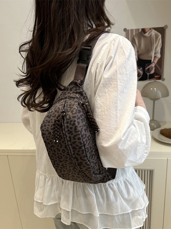 Ženska pojas torba za putovanja i svakodnevnu upotrebu — Oxford platno, zatvarač, vanjski džep tipa patch, unutarnji džep za dokumente, podstava od poliestera.