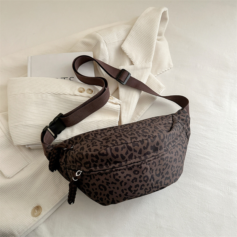 Ženska pojas torba za putovanja i svakodnevnu upotrebu — Oxford platno, zatvarač, vanjski džep tipa patch, unutarnji džep za dokumente, podstava od poliestera.