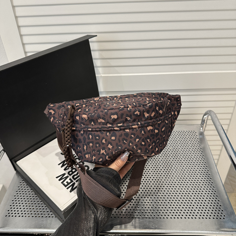 Ženska pojas torba za putovanja i svakodnevnu upotrebu — Oxford platno, zatvarač, vanjski džep tipa patch, unutarnji džep za dokumente, podstava od poliestera.