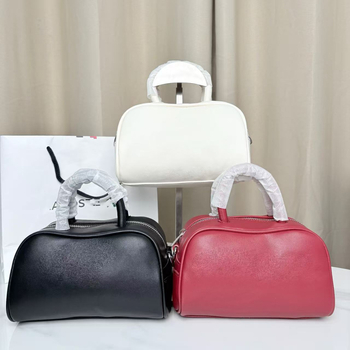 Crossbody torbica od PU za rekreacijska putovanja, sa zatvaranjem na zip i dizajnom u obliku jastuka