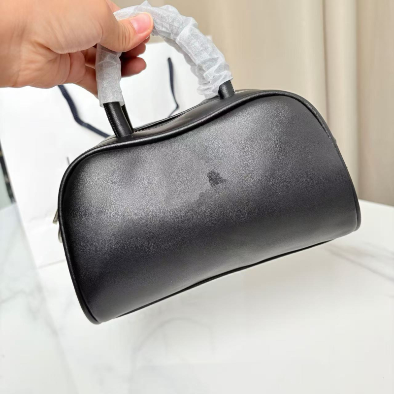 Crossbody torbica od PU za rekreacijska putovanja, sa zatvaranjem na zip i dizajnom u obliku jastuka