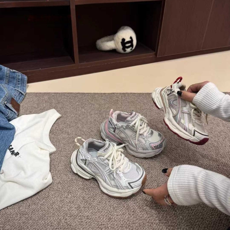 Unisex tenisice s niskim gornjim dijelom od mikrovlakana, gumena potplat, Velcro kopča, lagane, protuklizne