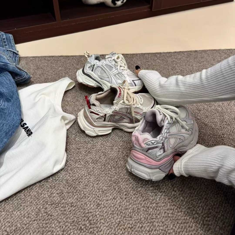 Unisex tenisice s niskim gornjim dijelom od mikrovlakana, gumena potplat, Velcro kopča, lagane, protuklizne
