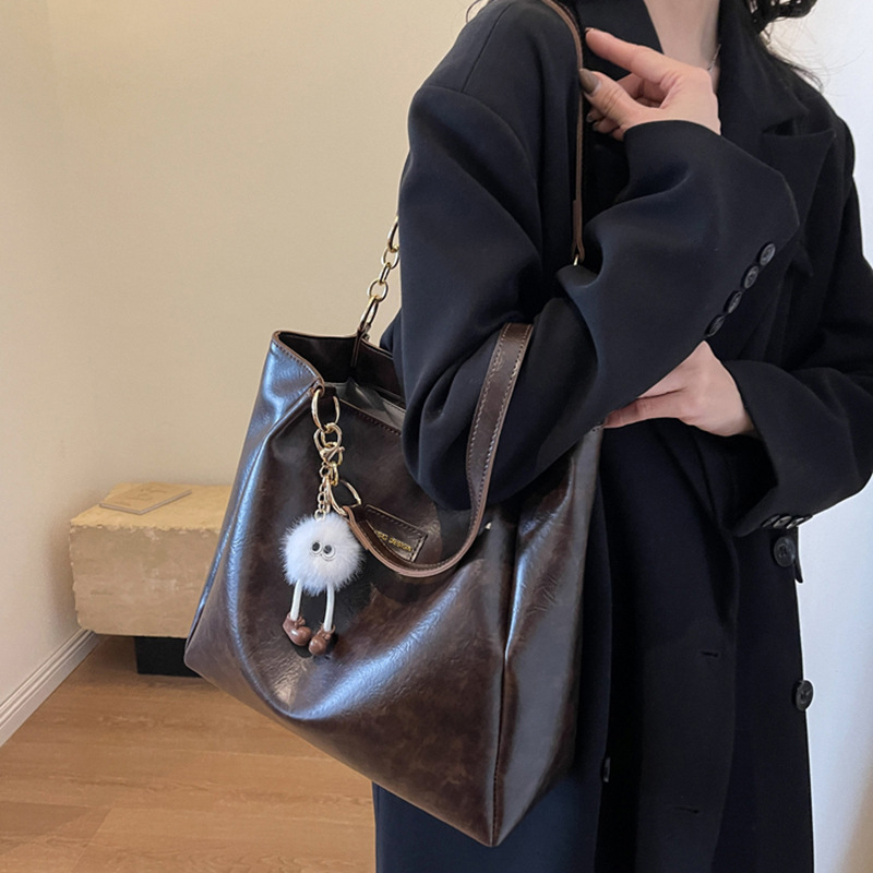 Torba Tote za žene, ulični stil, vanjski materijal od sintetičke kože s donjim dijelom od prave kože, horizontalni kvadratni oblik, zatvarač za otvaranje, podstava od tkiva, unutarnji džep s zatvaračem, dvostruki remeni, izlazak jeseni 2025