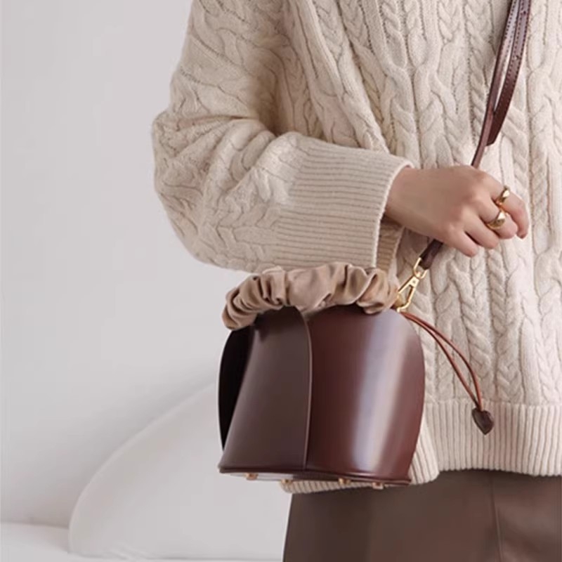Bucket torba od PU, gradski stil jednostavnosti, meka tekstura, podstava od teleće kože, džep za mobitel