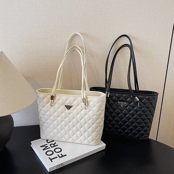 PU tote táska, városi letisztult stílus, horizontális négyzet alakú forma, cipzár, poliészter bélés