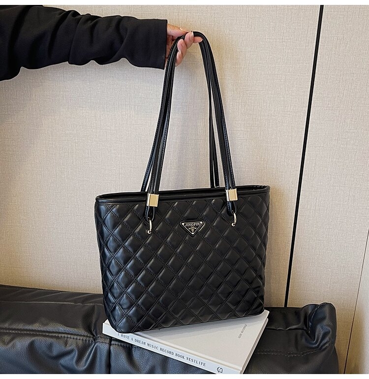 PU tote táska, városi letisztult stílus, horizontális négyzet alakú forma, cipzár, poliészter bélés