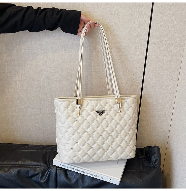 PU tote táska, városi letisztult stílus, horizontális négyzet alakú forma, cipzár, poliészter bélés