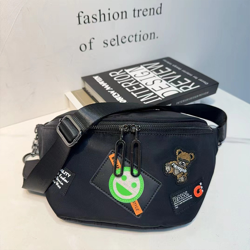 Crossbody torba od Oxford platna, gradski minimalistički stil, zatvarač, unutarnji džep sa zatvaračem i džep za telefon