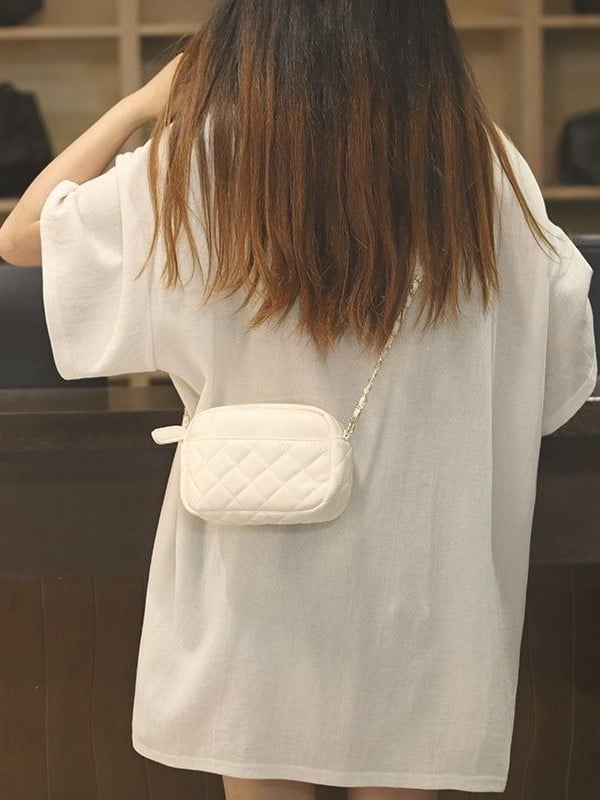 Mala crossbody torbica s rhombus uzorkom, PU materijal, zatvaranje na zip, skrivena džep, jedan remen, gradski minimalistički stil