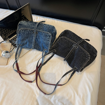 Ženska denim crossbody torba, gradski stil, horizontalni kvadratni oblik, otvaranje s poklopcem, unutarnja džep za dokumente