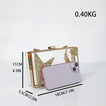 Akril láncos táska, vízszintes téglalap alakú, kis négyzet stílus, mágneszár, belső bélés szintetikus bőrrel