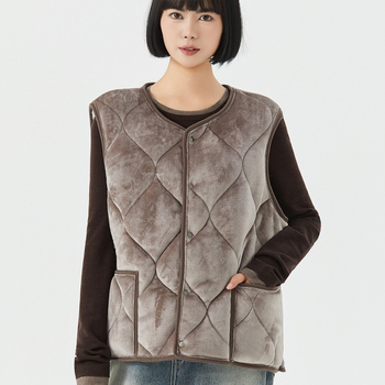 Γιλέκο από μαλλί αρνιού με επένδυση φλίς, καμουφλάζ, μπροστινά κουμπιά, στενή γραμμή, χωρίς γιακά