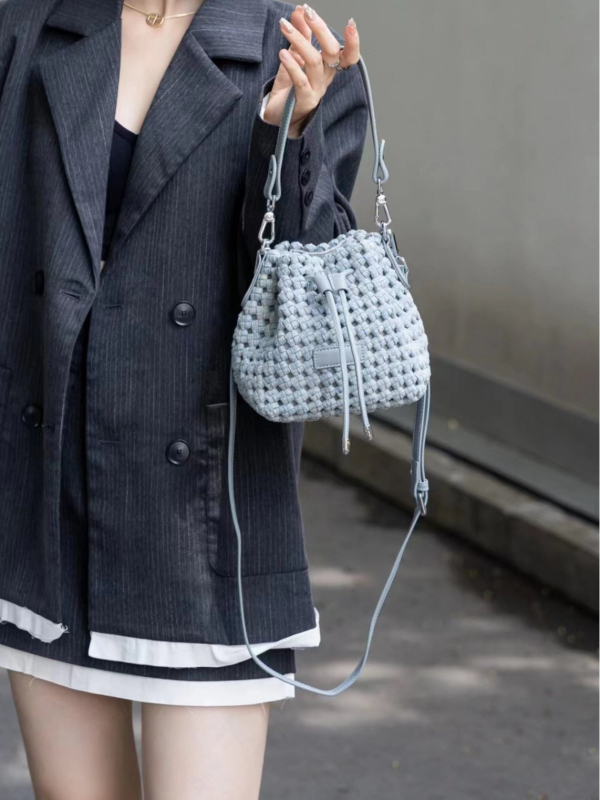 Bucket torba od denima sa super vlaknom, ručno pletena, gradska jednostavnost, jesen 2024, Zhuo Kai Leather Goods
