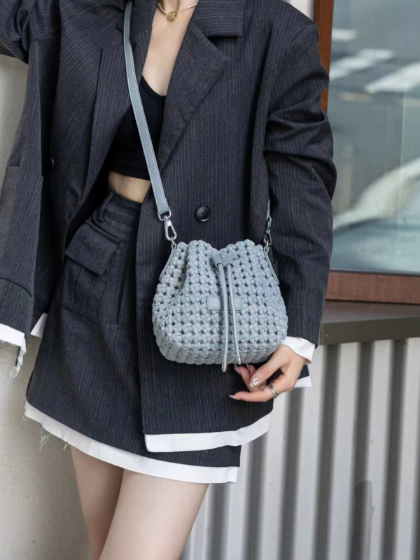 Bucket torba od denima sa super vlaknom, ručno pletena, gradska jednostavnost, jesen 2024, Zhuo Kai Leather Goods
