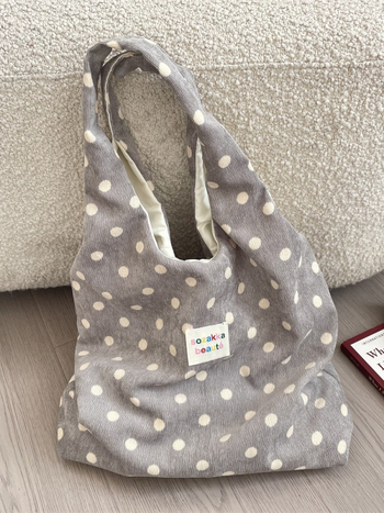 SOZAKKA 51141 Ženska torba preko ramena s jednim remenom, poliester, podstava od poplina, uspravnog kvadratnog oblika, otvoren gornji dio, skriveni džep sa zipom i džep za dokumente