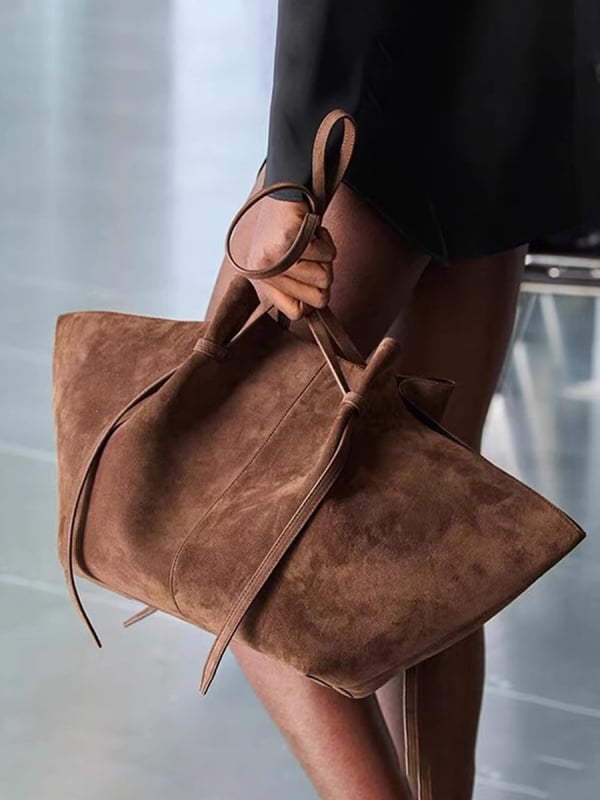 Vintage velur Wing tote torba (Materijal: velur; Podstava: sintetička koža; Oblik torbe: vodoravni kvadrat; Otvaranje: zatvoren; Godina: proljeće 2025)