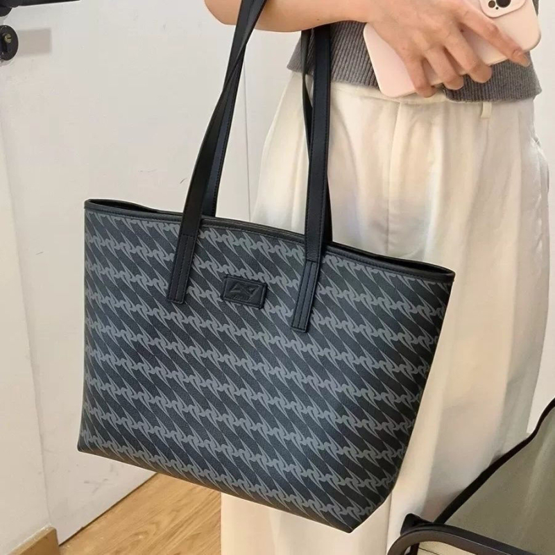 Tote torba s unisex stilom — poliester, PU podstava, proljeće 2024, svakodnevna upotreba