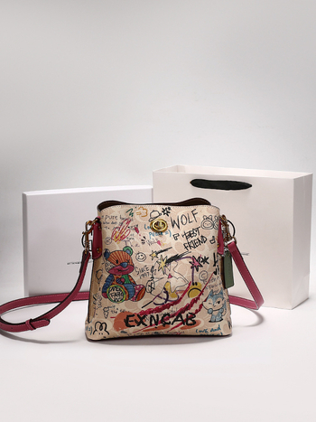 Crossbody torba u gradsko-street stilu, PU koža, horizontalni kvadratni oblik, podstava od sintetičke kože, džep za mobitel