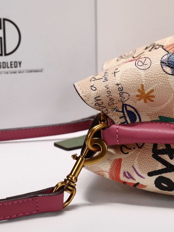 Crossbody torba u gradsko-street stilu, PU koža, horizontalni kvadratni oblik, podstava od sintetičke kože, džep za mobitel