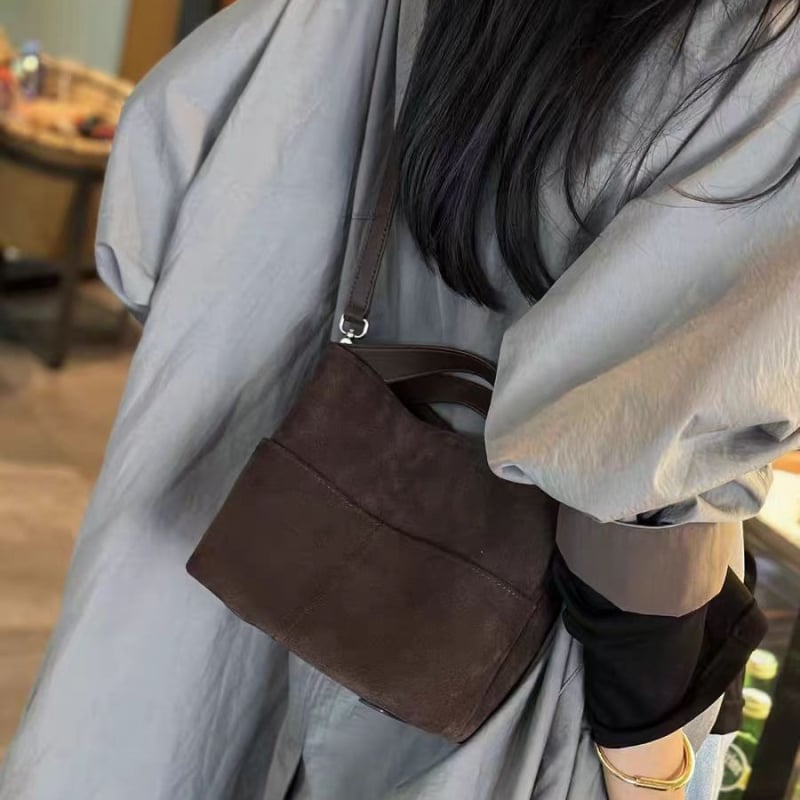 Unisex bucket bag, pamuk, vodoravni kvadratni oblik, magnetska kopča, unutarnja džepa s patentnim zatvaračem