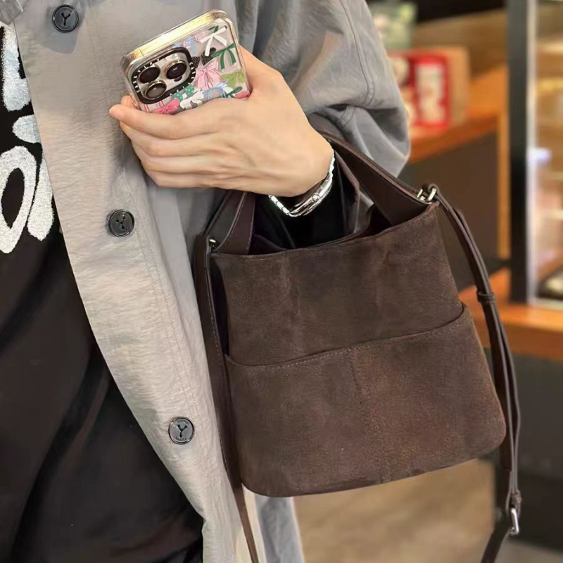Unisex bucket bag, pamuk, vodoravni kvadratni oblik, magnetska kopča, unutarnja džepa s patentnim zatvaračem