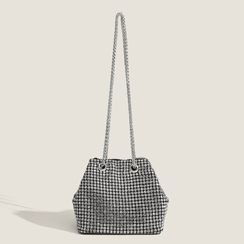 Torba-košara s kristalima i lancem, gradski minimalistički stil, PU koža, magnetsko zatvaranje, unutarnje pregrade: zip pretinac, pretinac za telefon, ID pretinac, jedna naramenica