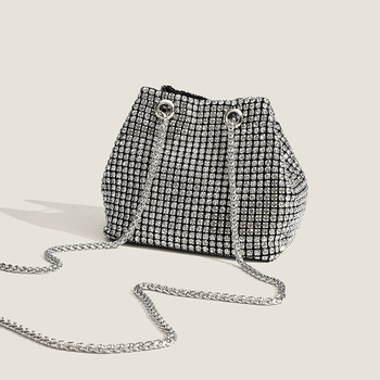 Torba-košara s kristalima i lancem, gradski minimalistički stil, PU koža, magnetsko zatvaranje, unutarnje pregrade: zip pretinac, pretinac za telefon, ID pretinac, jedna naramenica