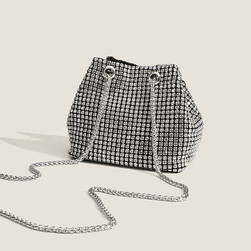 Torba-košara s kristalima i lancem, gradski minimalistički stil, PU koža, magnetsko zatvaranje, unutarnje pregrade: zip pretinac, pretinac za telefon, ID pretinac, jedna naramenica