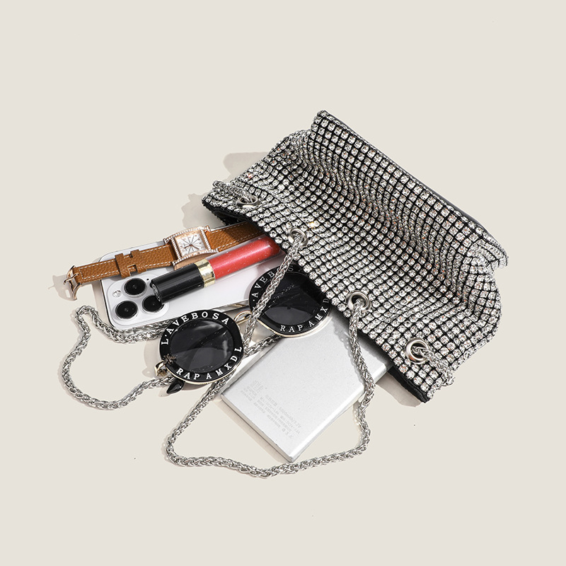 Torba-košara s kristalima i lancem, gradski minimalistički stil, PU koža, magnetsko zatvaranje, unutarnje pregrade: zip pretinac, pretinac za telefon, ID pretinac, jedna naramenica
