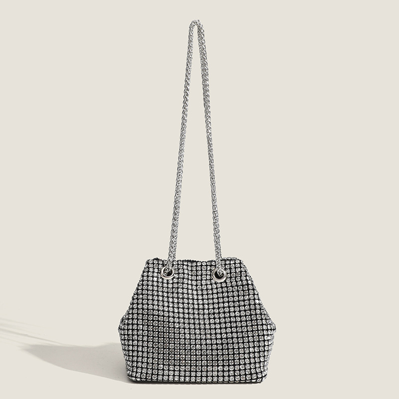 Torba-košara s kristalima i lancem, gradski minimalistički stil, PU koža, magnetsko zatvaranje, unutarnje pregrade: zip pretinac, pretinac za telefon, ID pretinac, jedna naramenica