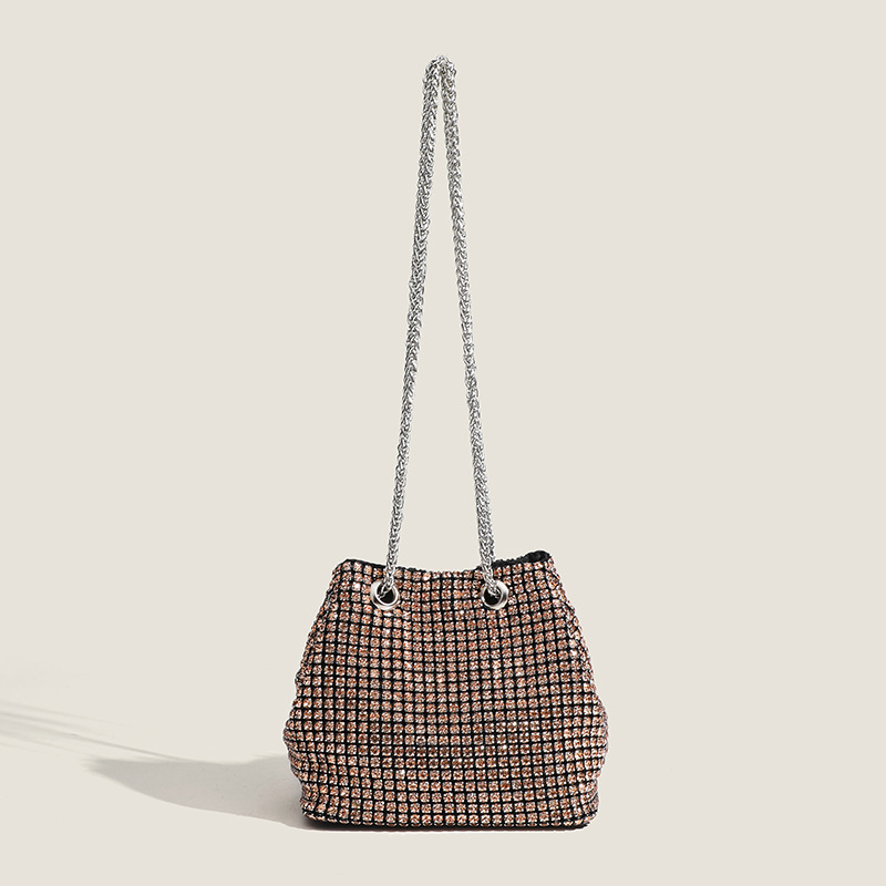 Torba-košara s kristalima i lancem, gradski minimalistički stil, PU koža, magnetsko zatvaranje, unutarnje pregrade: zip pretinac, pretinac za telefon, ID pretinac, jedna naramenica