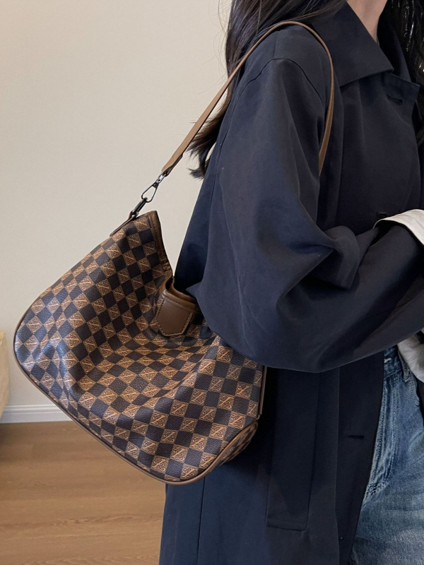 Ženska PU tote torba, ulični stil, dumpling oblik, zatvarač, najlonska podstava, unutarnji džepovi: džep sa zipom, džep za telefon, džep za ID, džep za prijenosno računalo