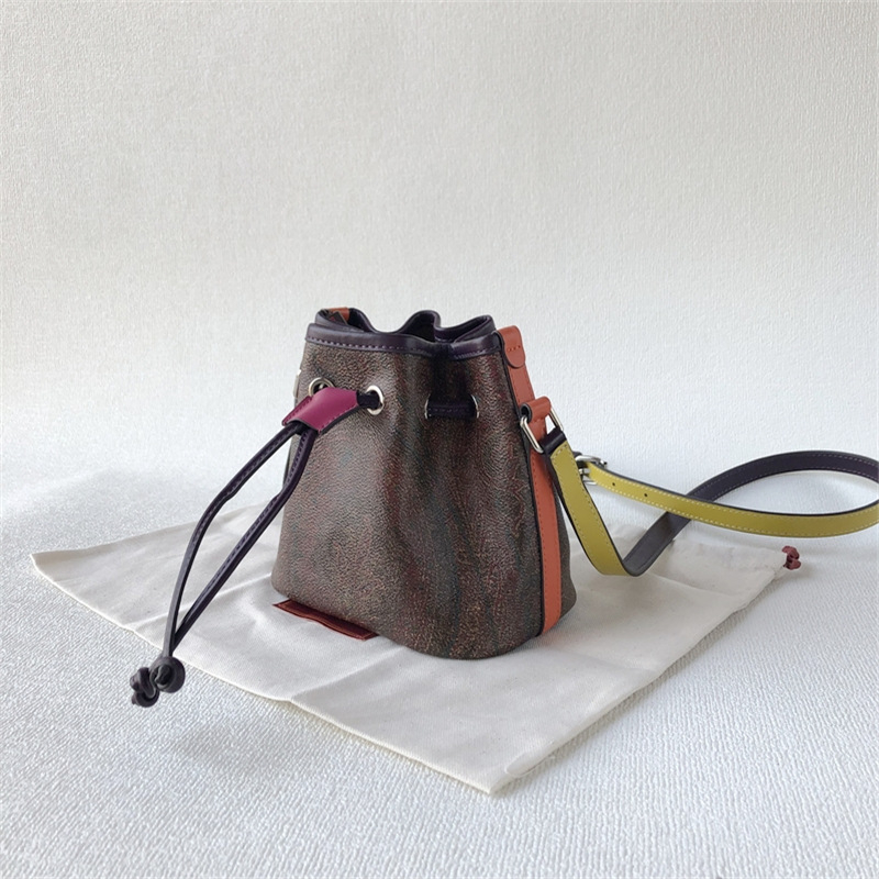 Bucket torba s Paisley uzorkom, PVC materijal, podstava od platna, jednostruka naramenica