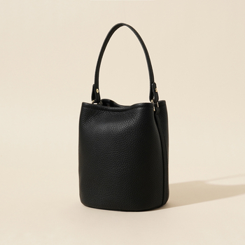 Bucket torbica od kože najvišeg sloja — prava koža, gradski minimalistički stil, otvoreni gornji dio, remen za rame ili crossbody