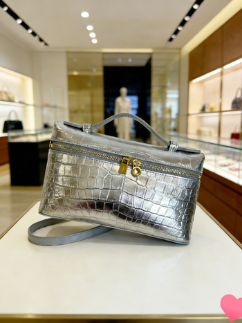 Чанта през рамо с крокодилски модел, естествена кожа, хоризонтално квадратна форма, с цип за отваряне