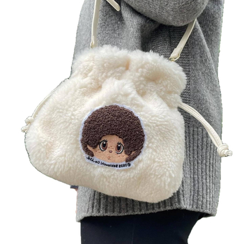 Bucket torba s Monchhichi izvezom, pliš materijal, japanski stil, otvoranje šnrom, podstava od najlona